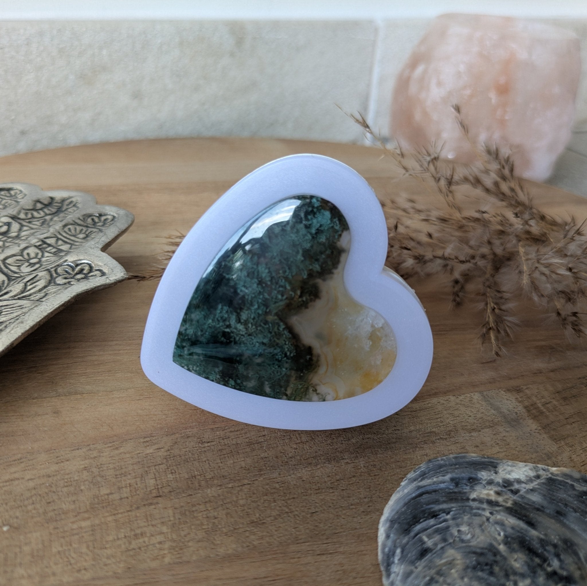 Mosagaat nachtlampje ~ Hartje – curated crystal by Marga Jacobs | rust, symboliek en intuïtieve zelfzorg