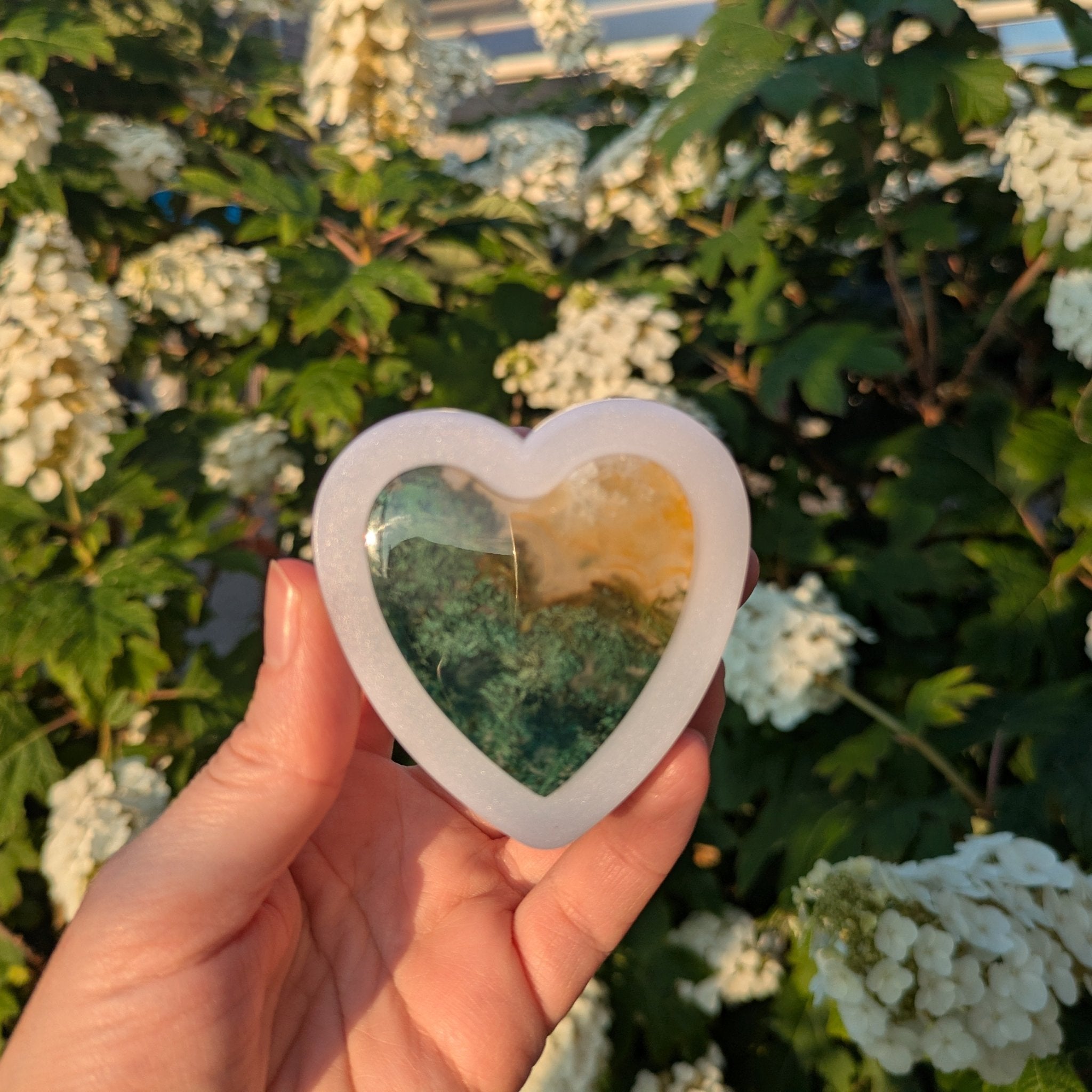 Mosagaat nachtlampje ~ Hartje – curated crystal by Marga Jacobs | rust, symboliek en intuïtieve zelfzorg