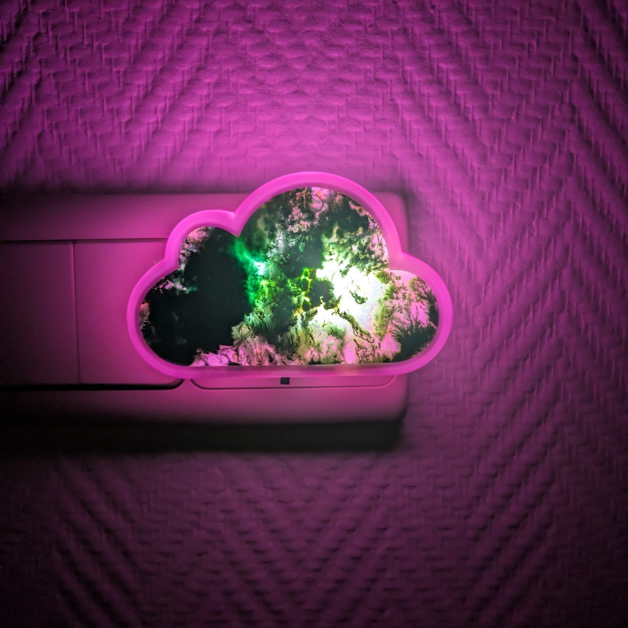 Mosagaat nachtlampje ~ Wolk – curated crystal by Marga Jacobs | rust, symboliek en intuïtieve zelfzorg