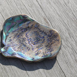 Paua opaal – curated crystal by Marga Jacobs | rust, symboliek en intuïtieve zelfzorg