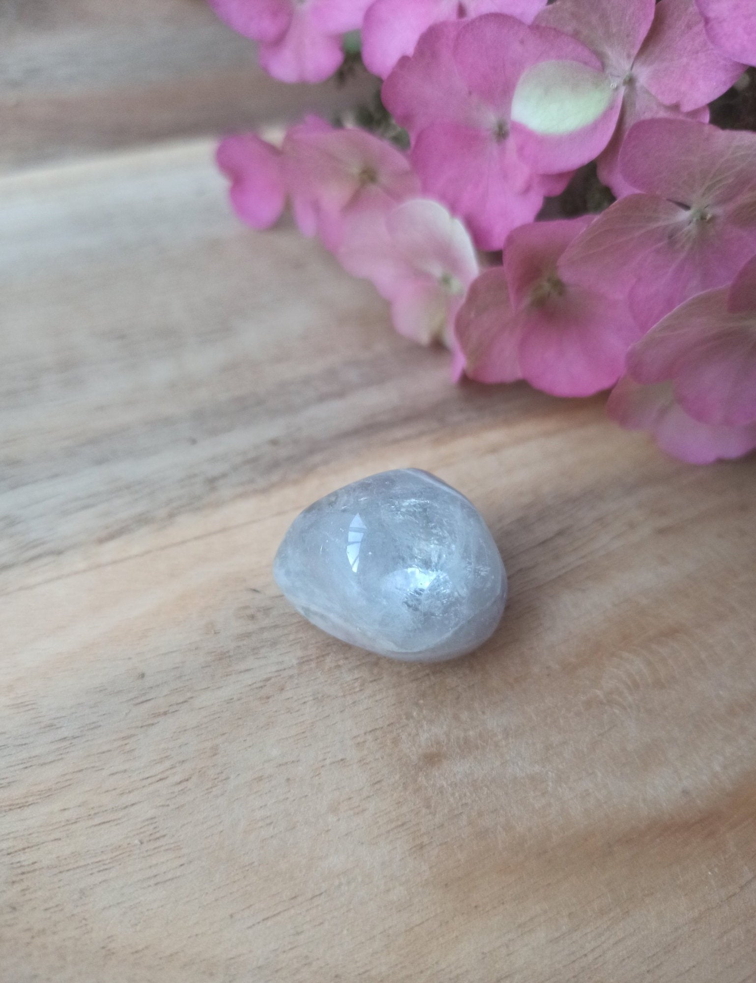 Prasioliet trommelstenen – curated crystal by Marga Jacobs | rust, symboliek en intuïtieve zelfzorg