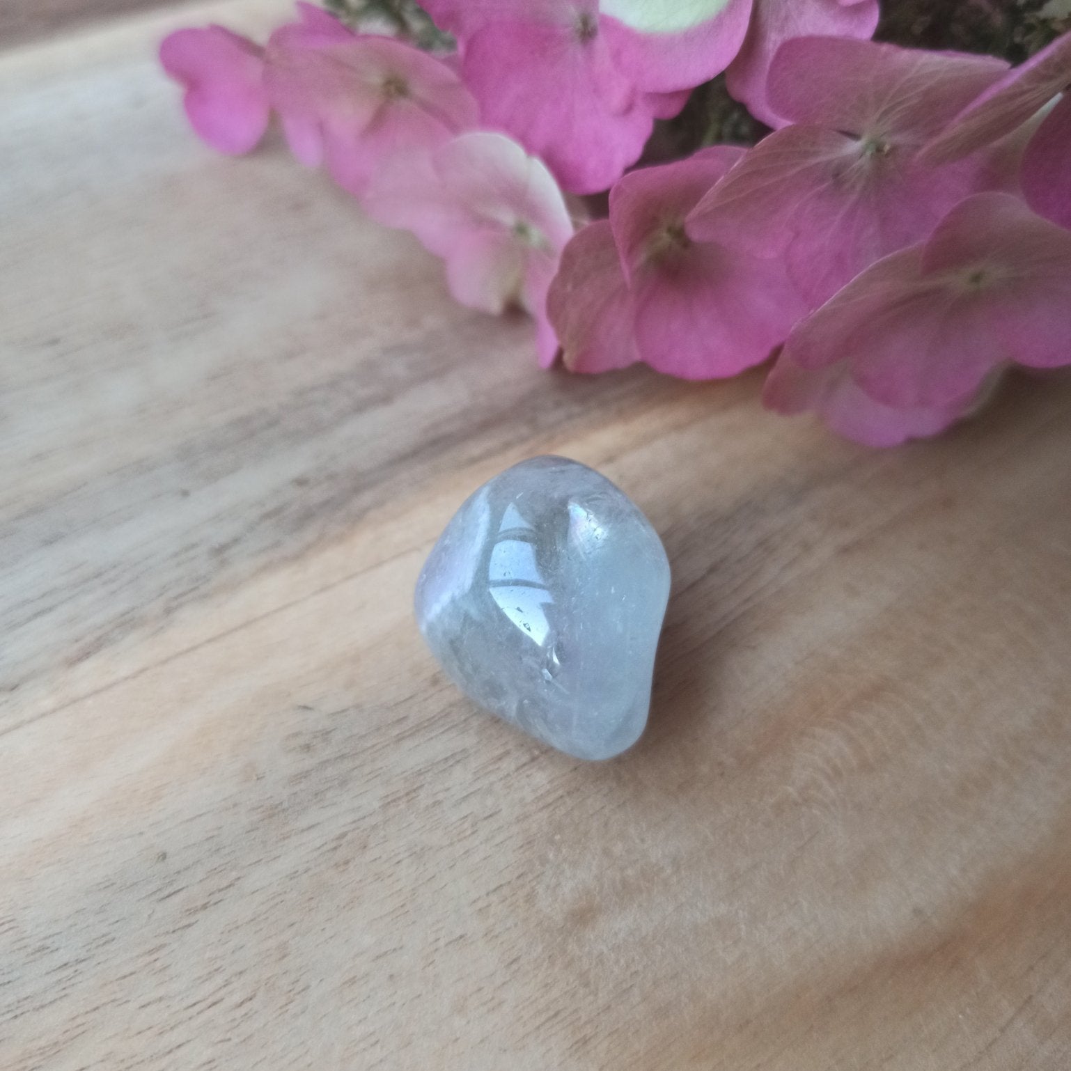 Prasioliet trommelstenen – curated crystal by Marga Jacobs | rust, symboliek en intuïtieve zelfzorg