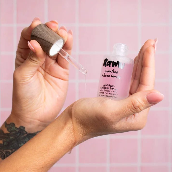 RAWW Light Beam Radiance Serum – curated crystal by Marga Jacobs | rust, symboliek en intuïtieve zelfzorg