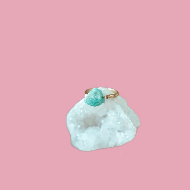 Ring edelsteen ruw ~ Uchu Reminders – curated crystal by Marga Jacobs | rust, symboliek en intuïtieve zelfzorg