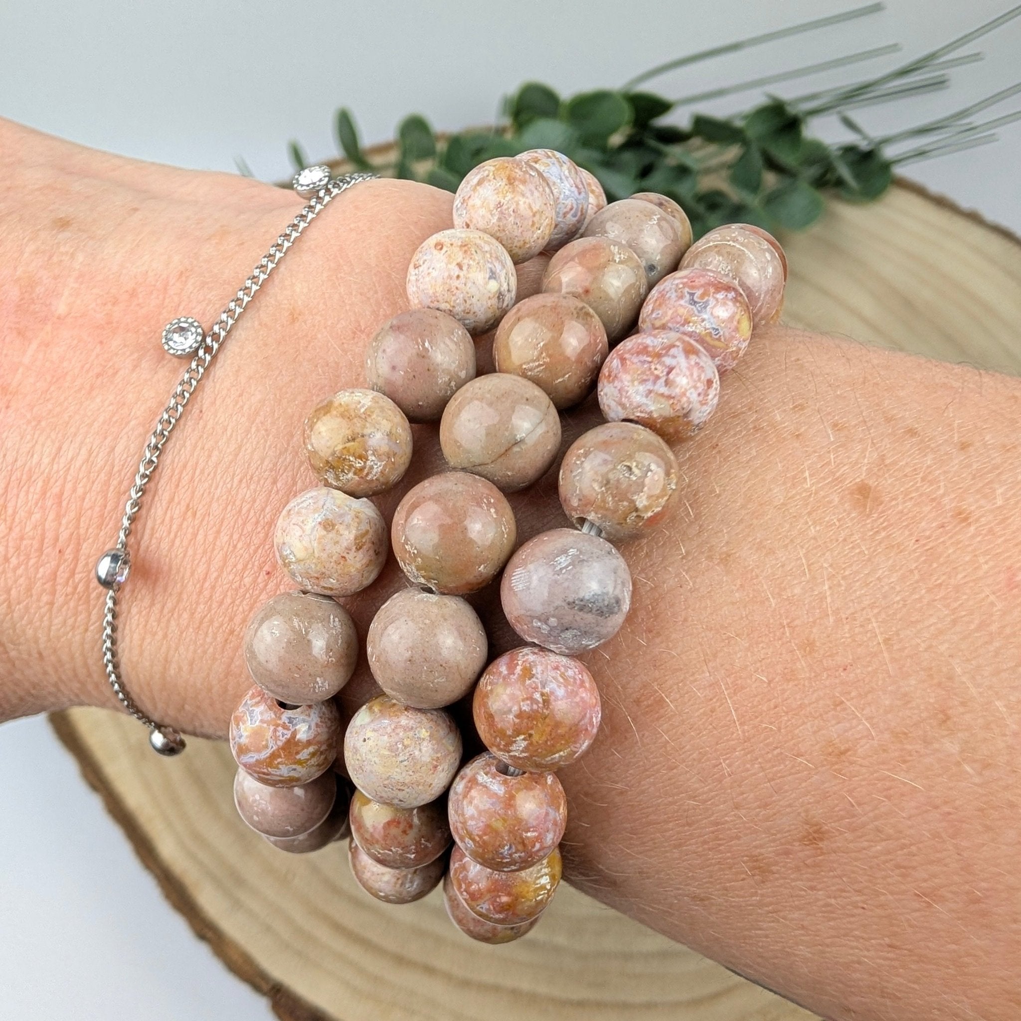 Roze agaat armband 8 mm – curated crystal by Marga Jacobs | rust, symboliek en intuïtieve zelfzorg