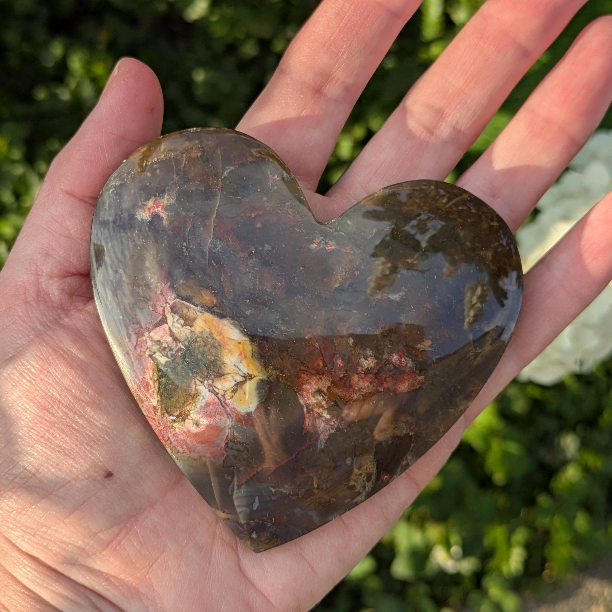 Roze chalcedoon hart 2 – curated crystal by Marga Jacobs | rust, symboliek en intuïtieve zelfzorg