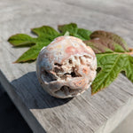 Roze Crazy Lace agaat bol 1 – curated crystal by Marga Jacobs | rust, symboliek en intuïtieve zelfzorg