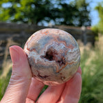 Roze Crazy Lace agaat bol 2 – curated crystal by Marga Jacobs | rust, symboliek en intuïtieve zelfzorg