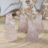 Rozenkwarts konijntje – curated crystal by Marga Jacobs | rust, symboliek en intuïtieve zelfzorg