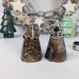 Tetrahedriet ringhouder – curated crystal by Marga Jacobs | rust, symboliek en intuïtieve zelfzorg