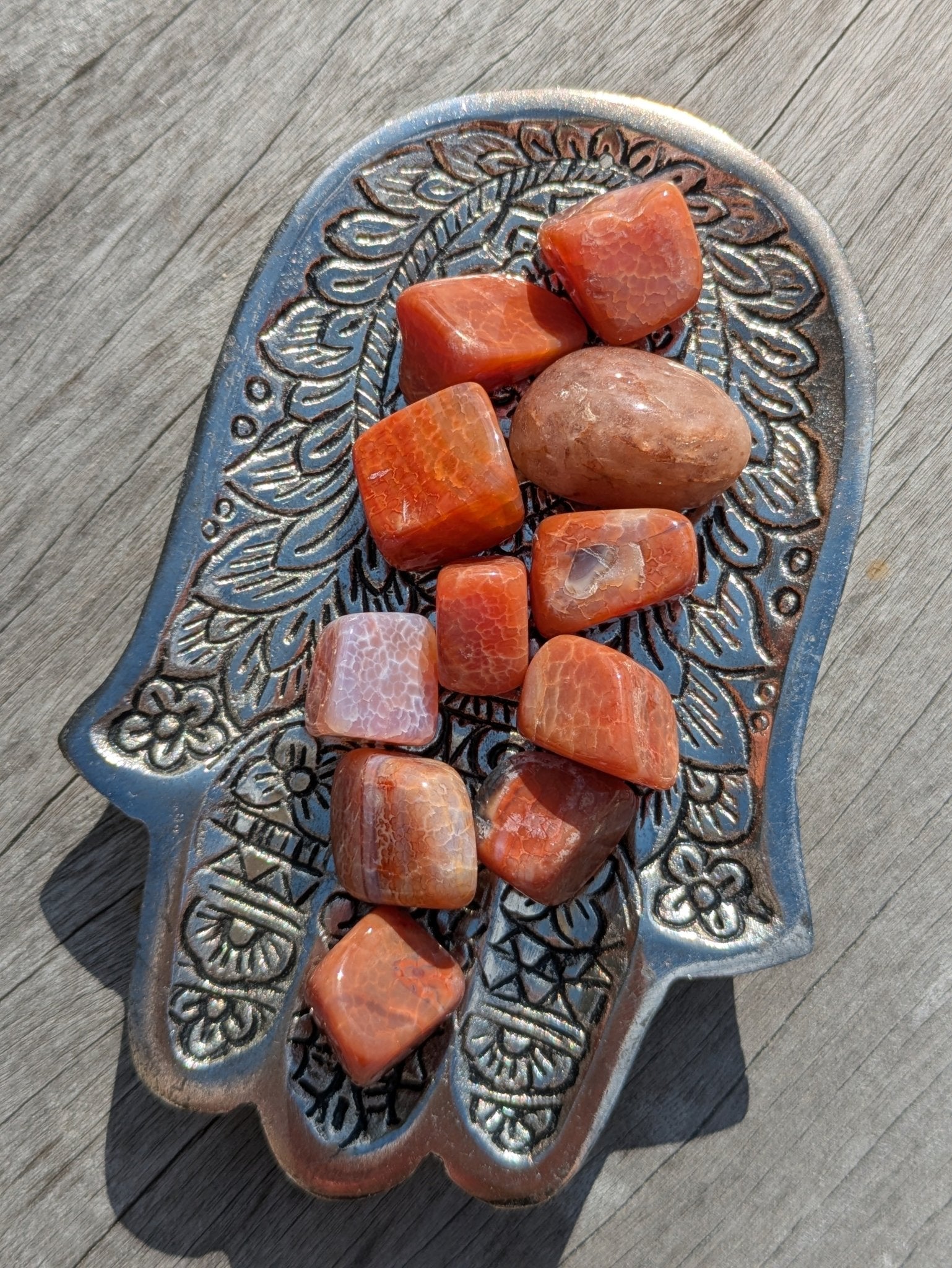 Vuuragaat trommelstenen – curated crystal by Marga Jacobs | rust, symboliek en intuïtieve zelfzorg