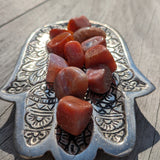 Vuuragaat trommelstenen – curated crystal by Marga Jacobs | rust, symboliek en intuïtieve zelfzorg