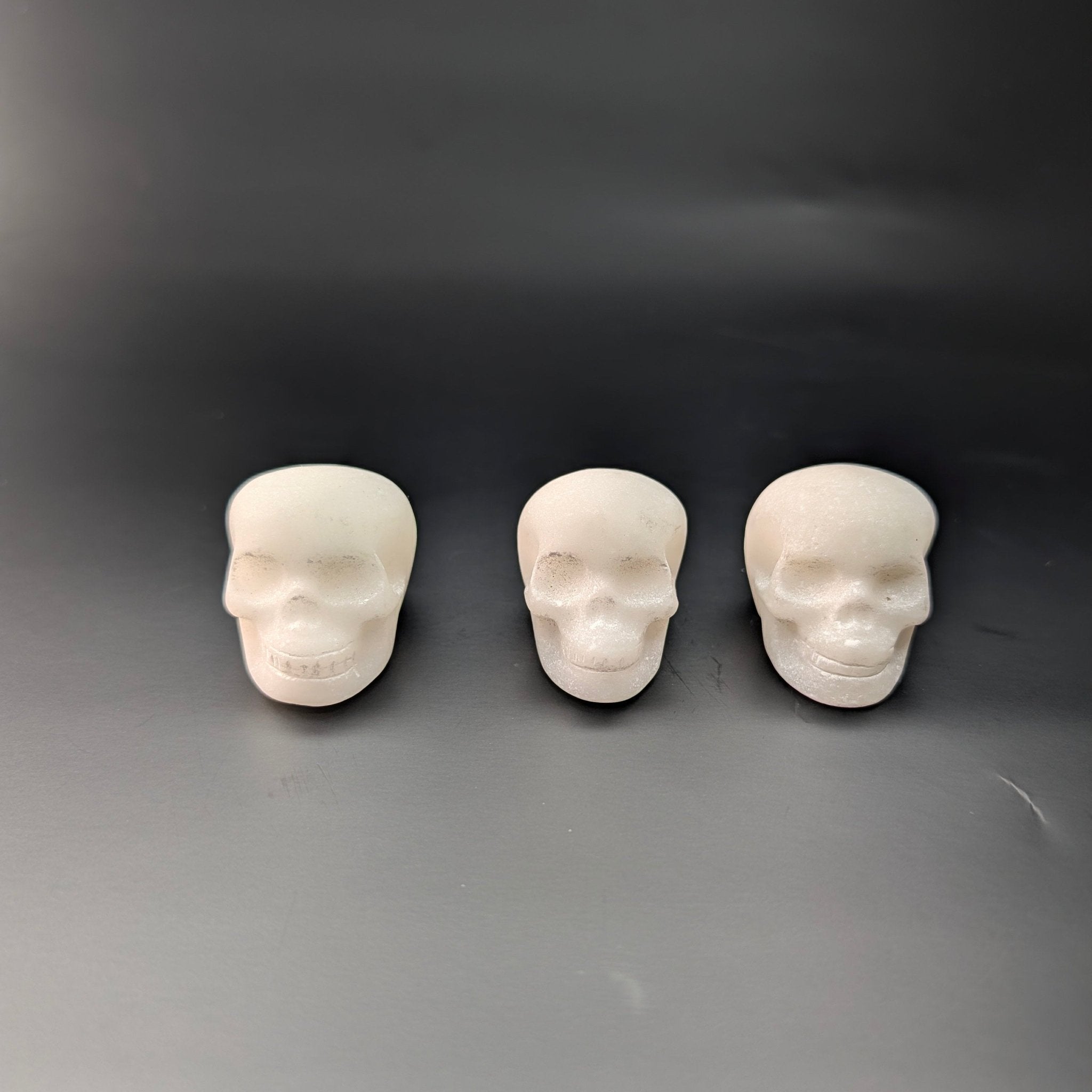 Witte jade doodshoofd | 3,5 cm – bijzondere edelsteen, zorgvuldig gekozen door Marga Jacobs