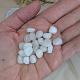 Witte jade edelsteensplit ✦ 20 g