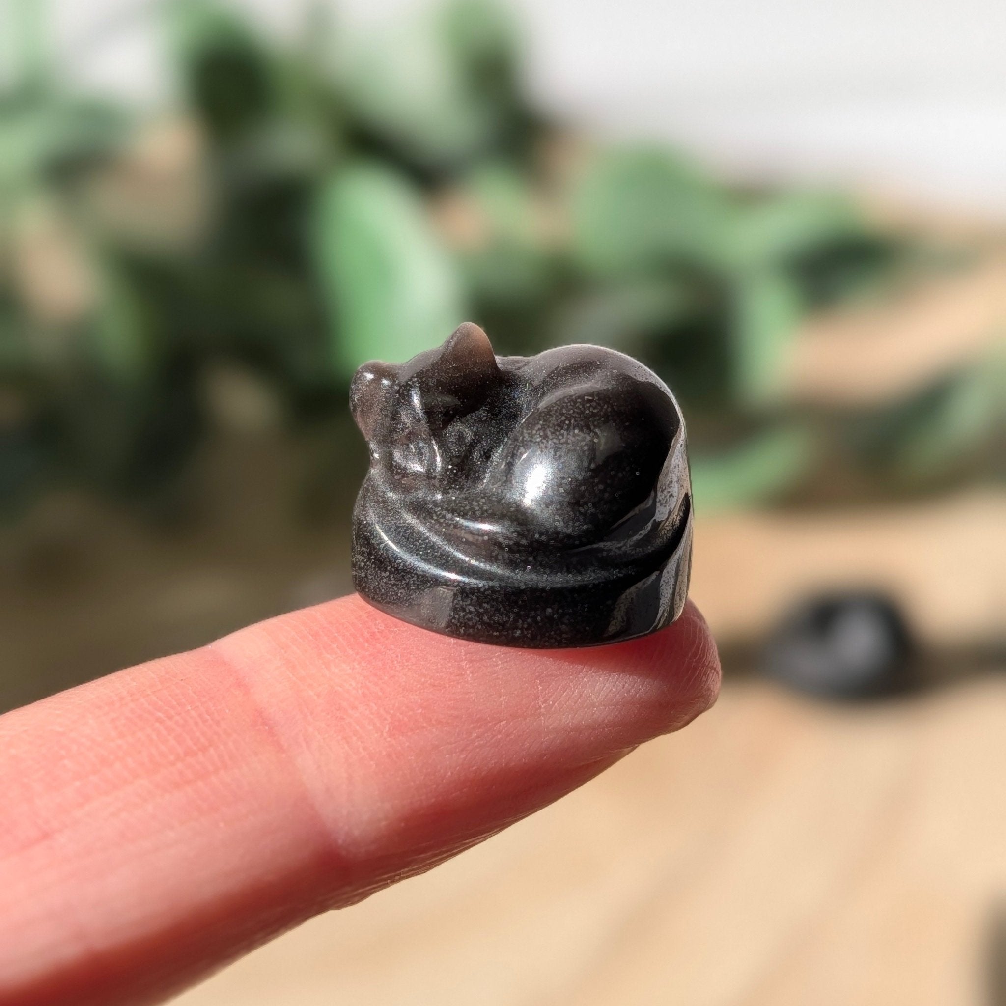 Zilverglans obsidiaan slapend katje – bijzondere edelsteen, zorgvuldig gekozen door Marga Jacobs