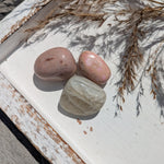 Zwangerschapswens edelstenensetje – curated crystal by Marga Jacobs | rust, symboliek en intuïtieve zelfzorg