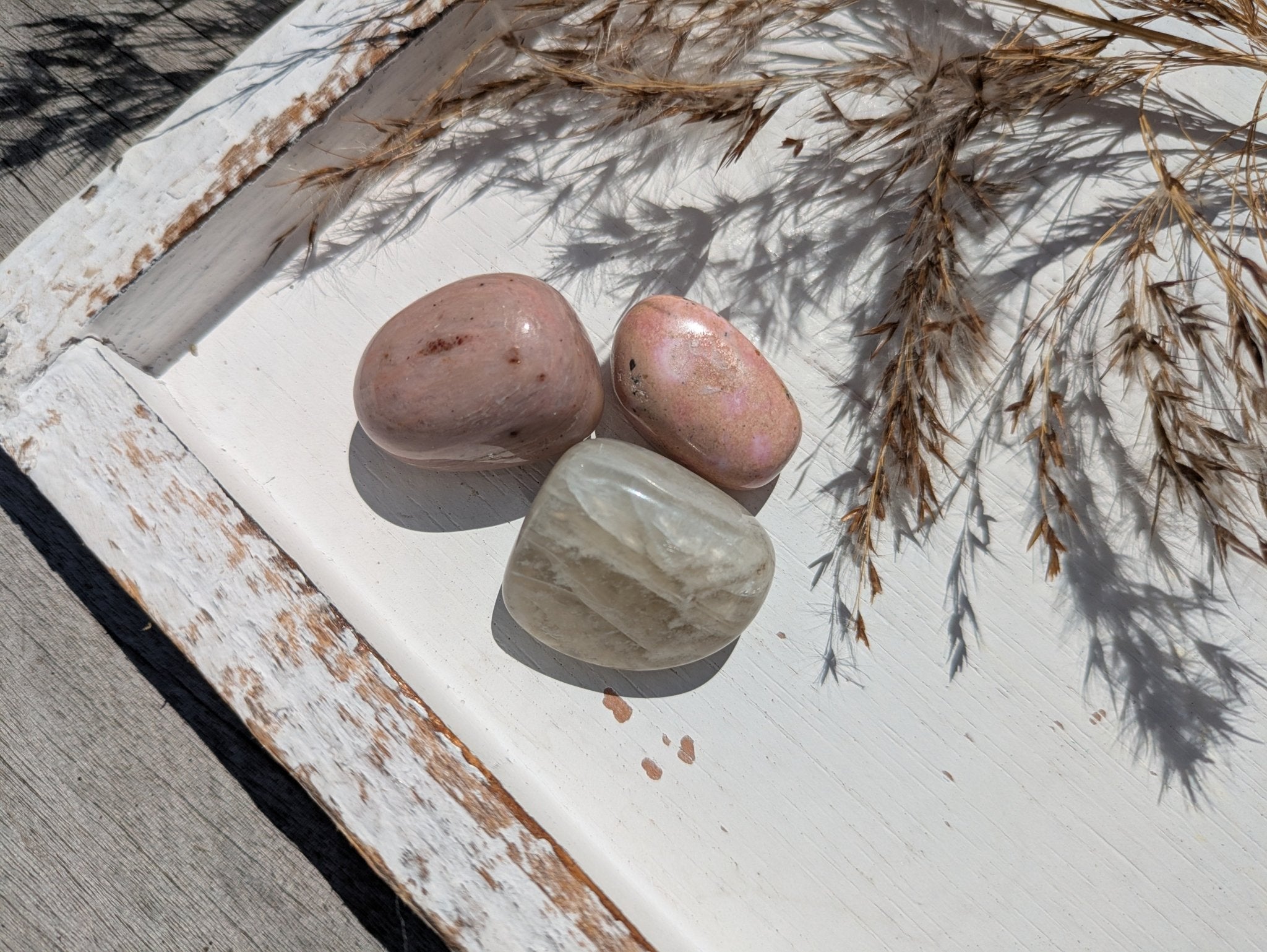 Zwangerschapswens edelstenensetje – curated crystal by Marga Jacobs | rust, symboliek en intuïtieve zelfzorg