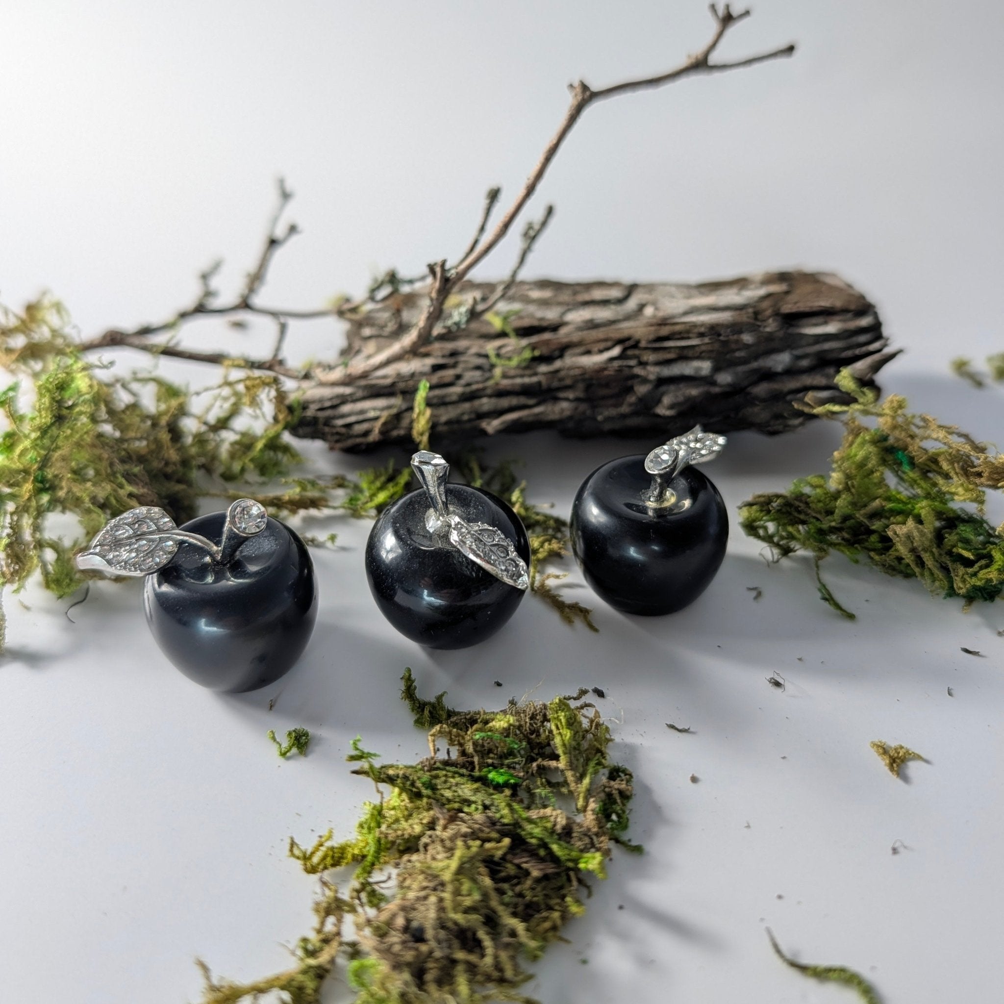Zwarte obsidiaan appel – bijzondere edelsteen, zorgvuldig gekozen door Marga Jacobs