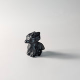Zwarte obsidiaan draakje – bijzondere edelsteen, zorgvuldig gekozen door Marga Jacobs
