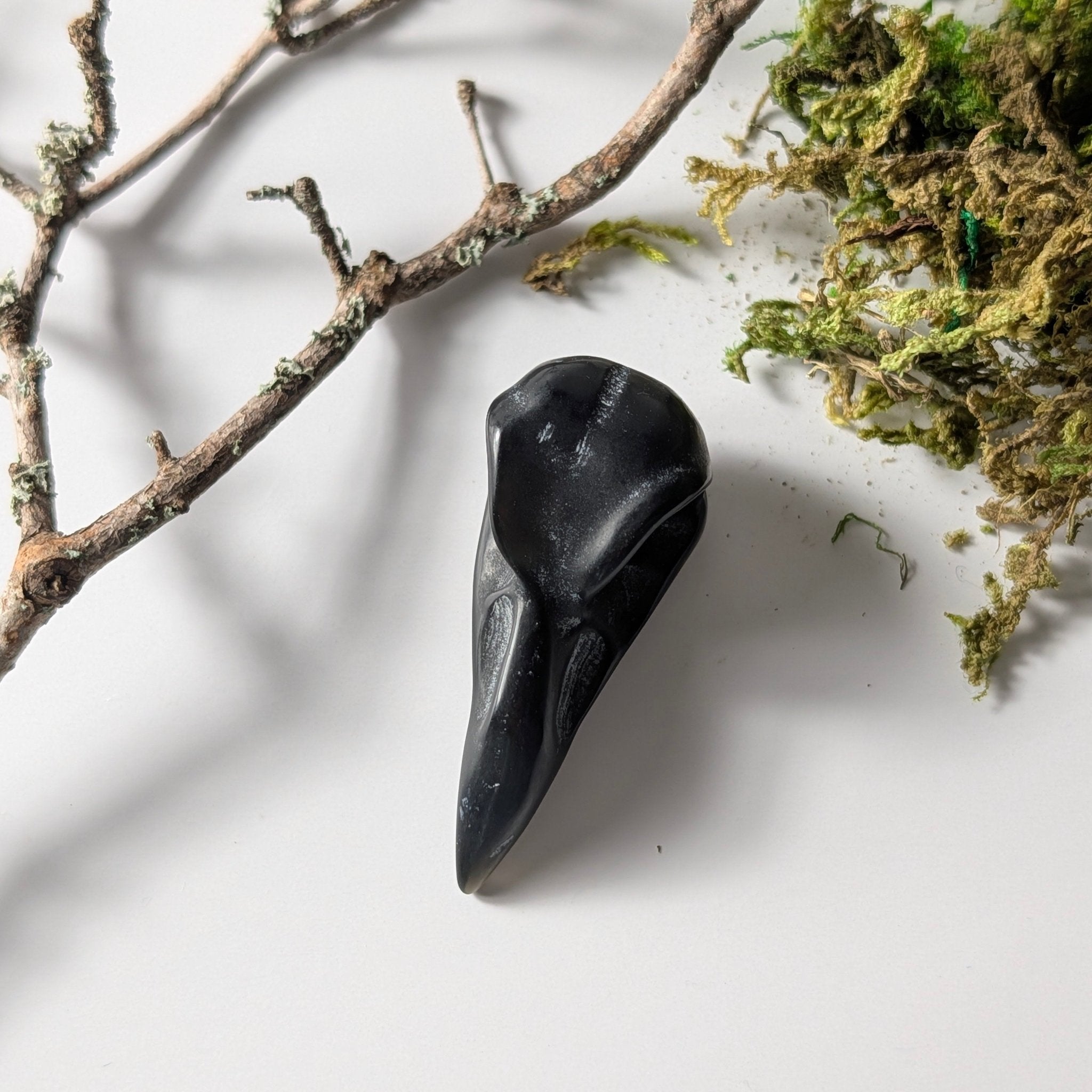 Zwarte obsidiaan ravenschedel – bijzondere edelsteen, zorgvuldig gekozen door Marga Jacobs