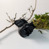Zwarte obsidiaan slapend katje met vleugels