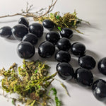 Zwarte obsidiaan trommelsteen – bijzondere edelsteen, zorgvuldig gekozen door Marga Jacobs