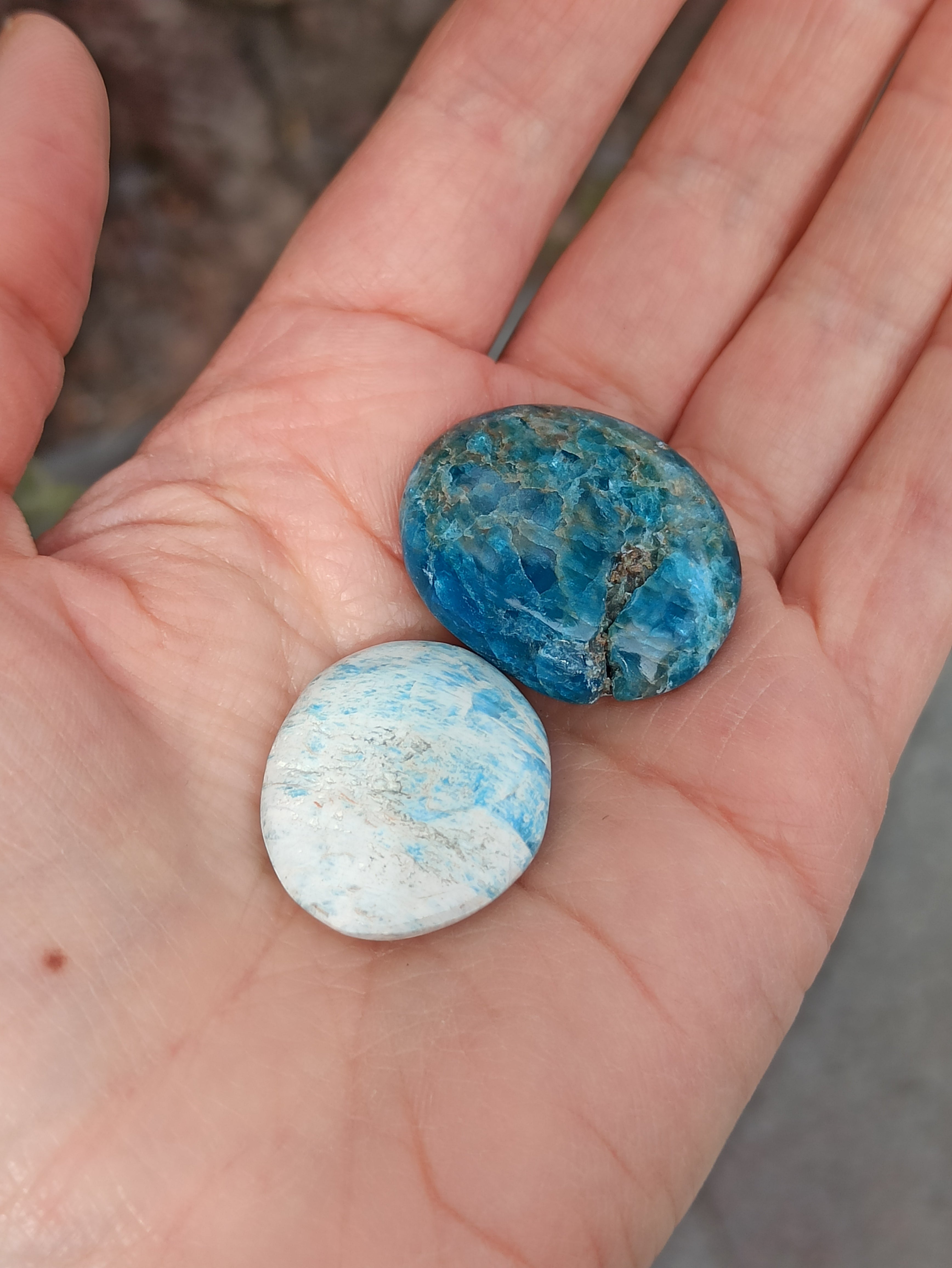 Blauwe Apatiet handstenen | Marga Jacobs