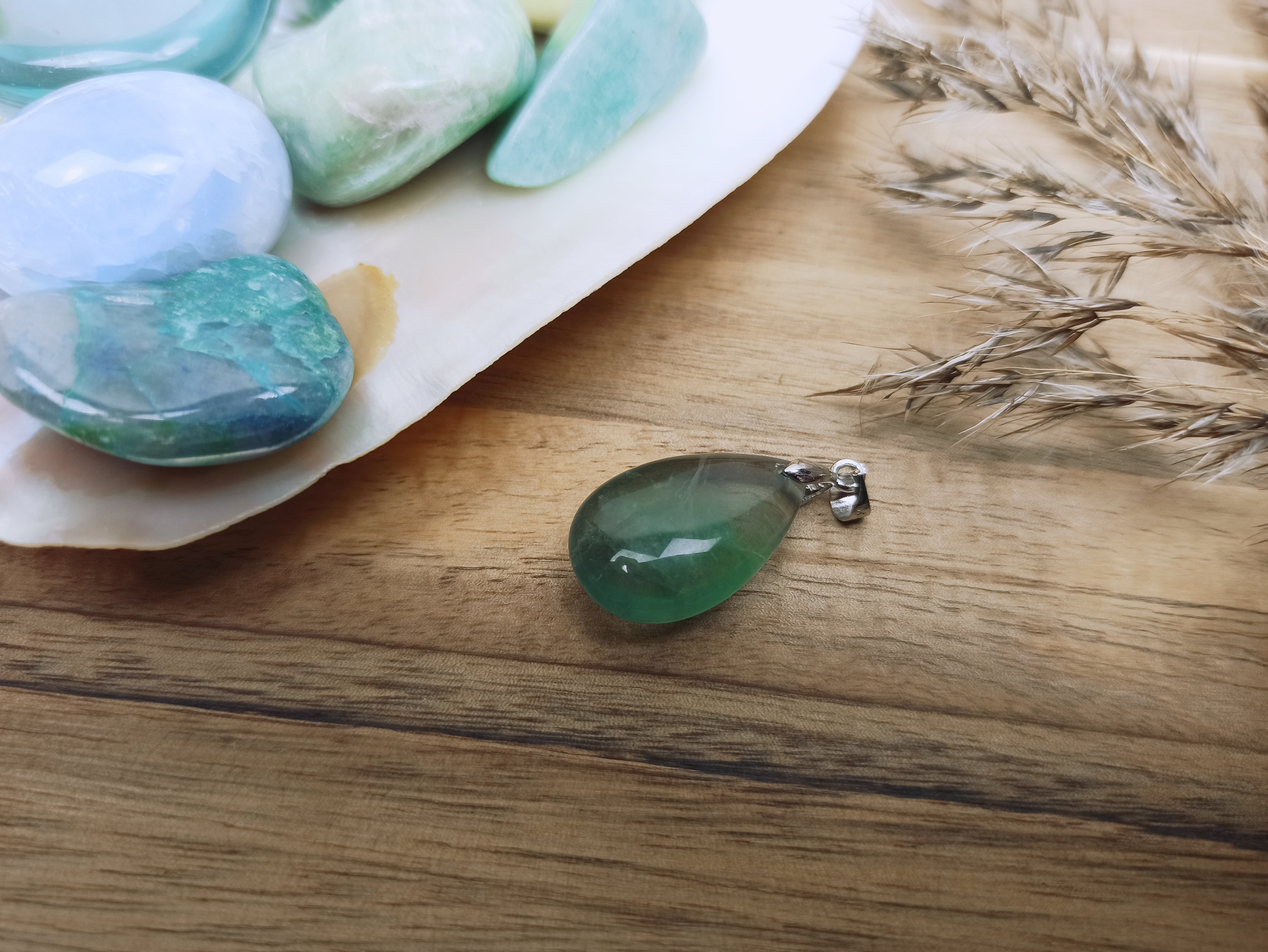 Fluoriet edelsteen hanger druppel | Marga Jacobs