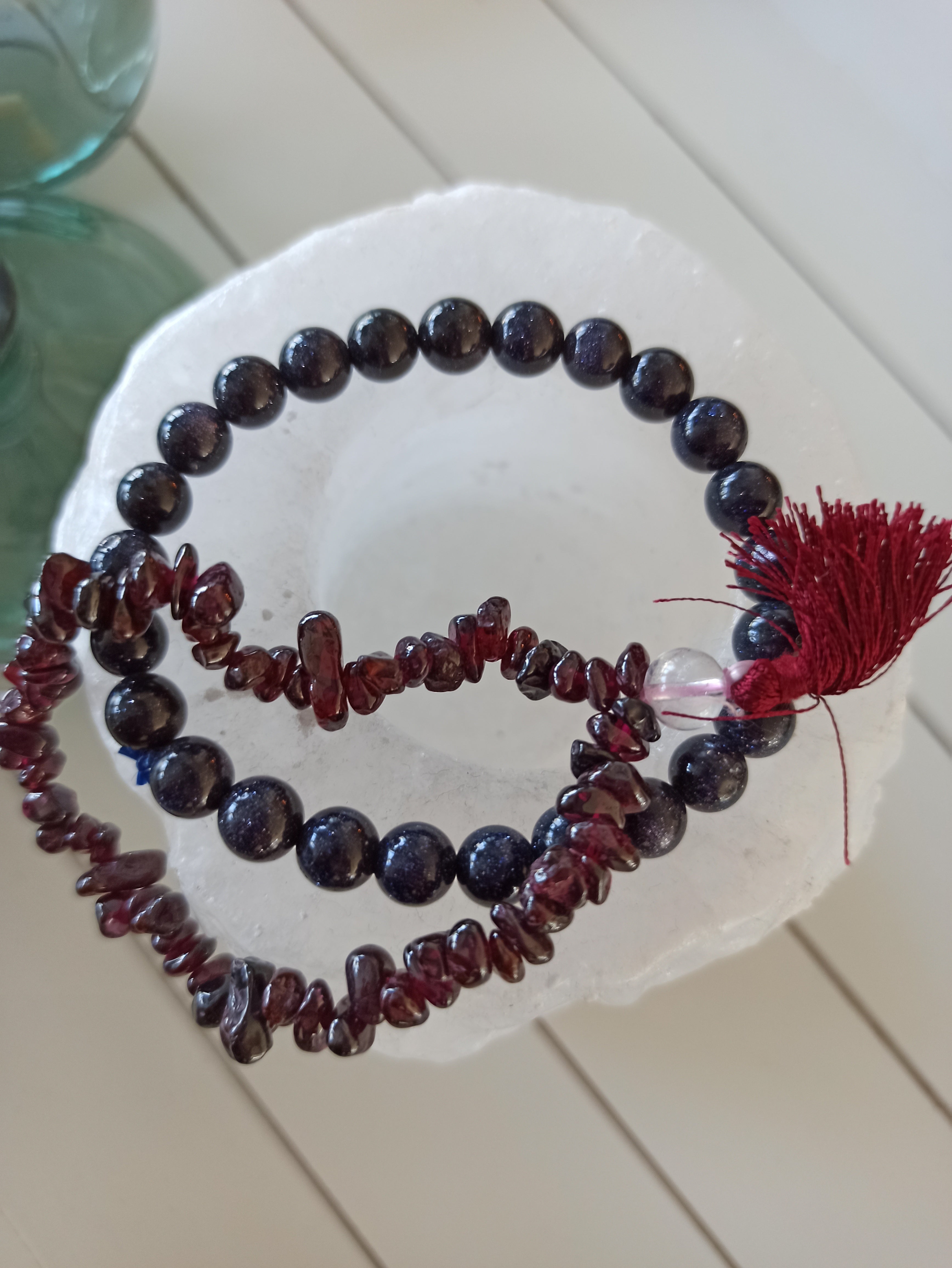 Granaat edelsteen armband split met flosje | Marga Jacobs