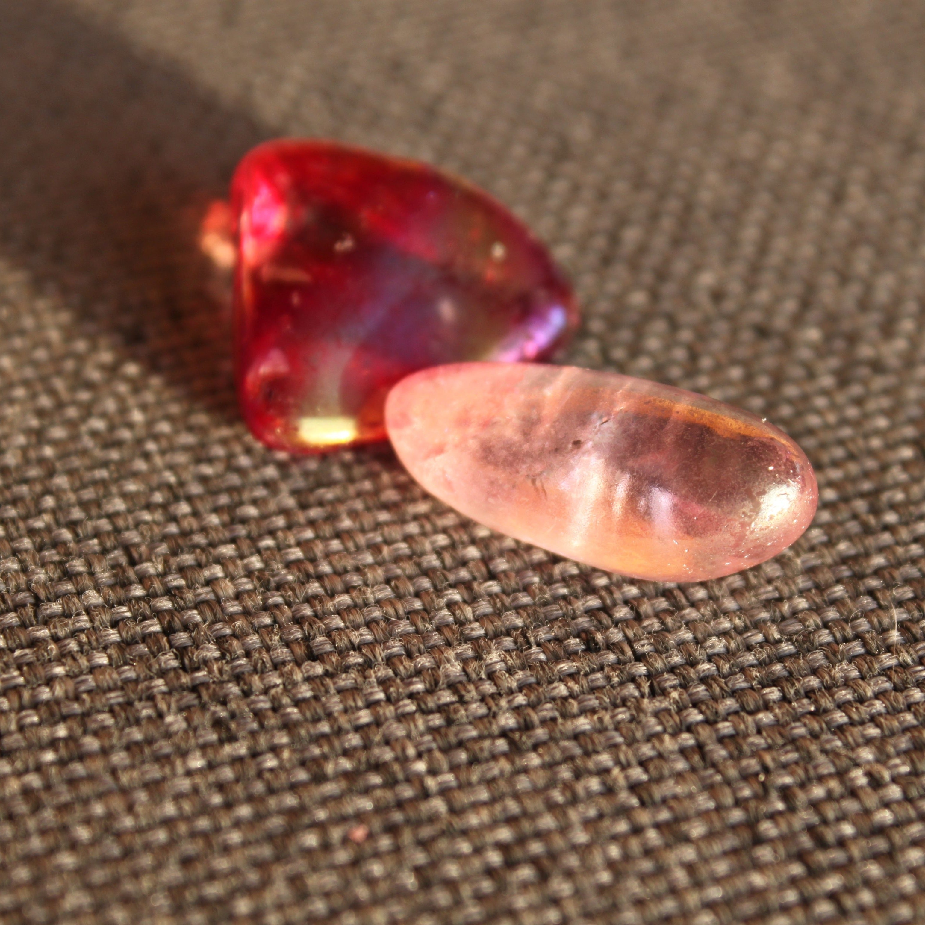 Roze Aura en Rode aura trommelstenen | Marga Jacobs