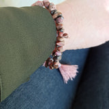Rhodoniet edelsteen armband split met flosje | Marga Jacobs