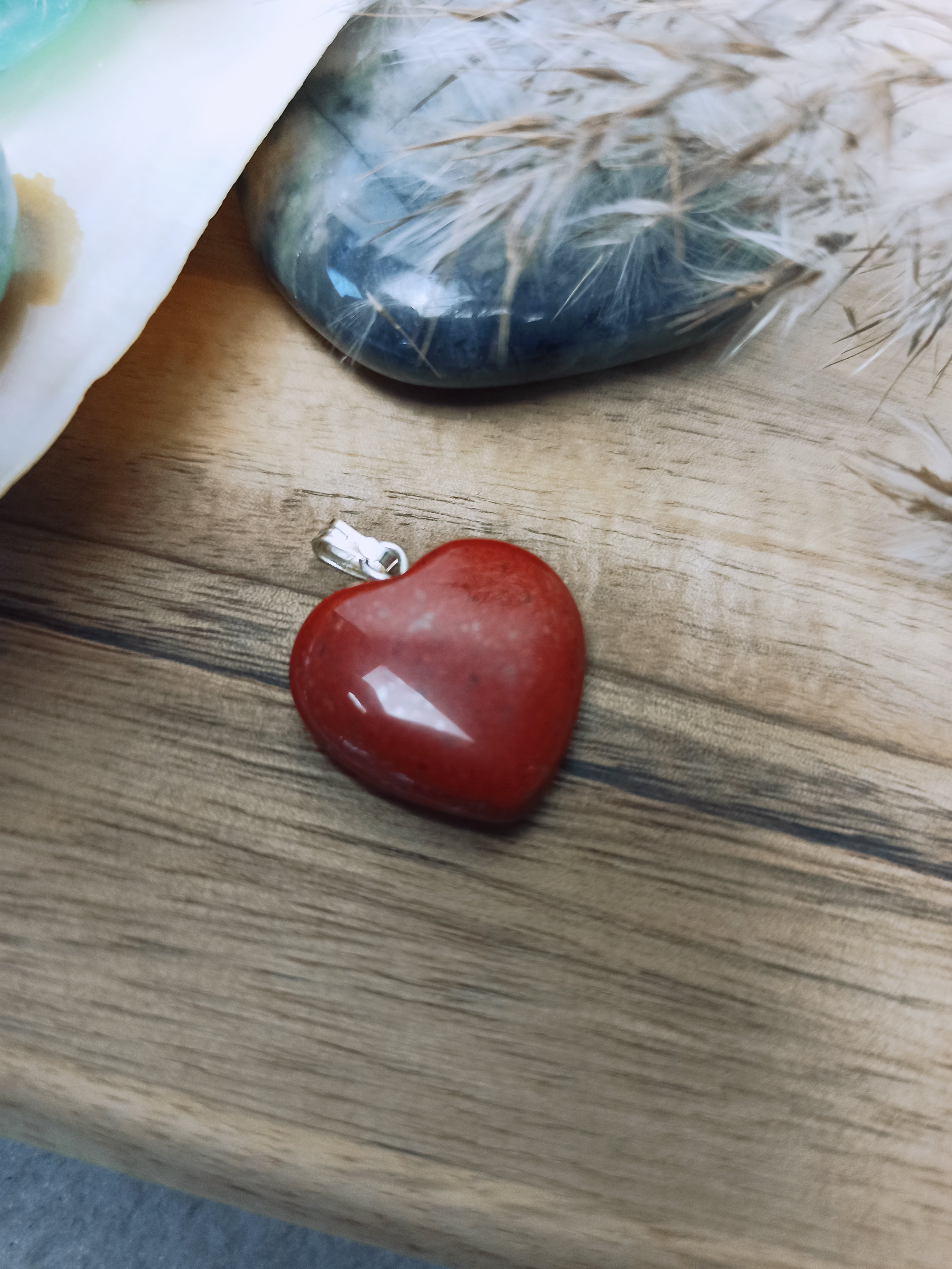 Rode jaspis edelsteen hanger hart | Marga Jacobs