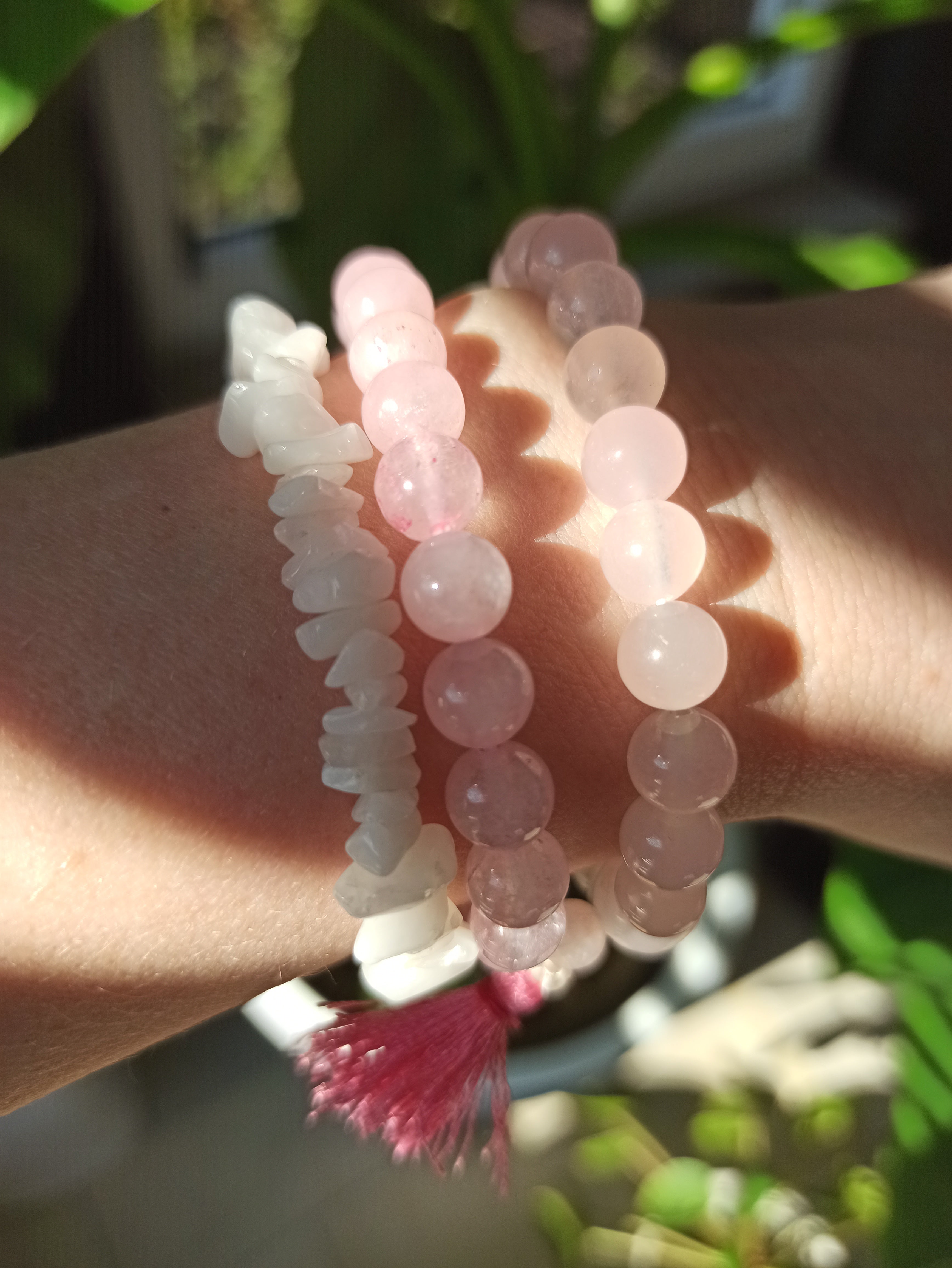 Rozenkwarts edelsteen armband met flosje | Marga Jacobs