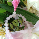 Rozenkwarts edelsteen armband met flosje | Marga Jacobs