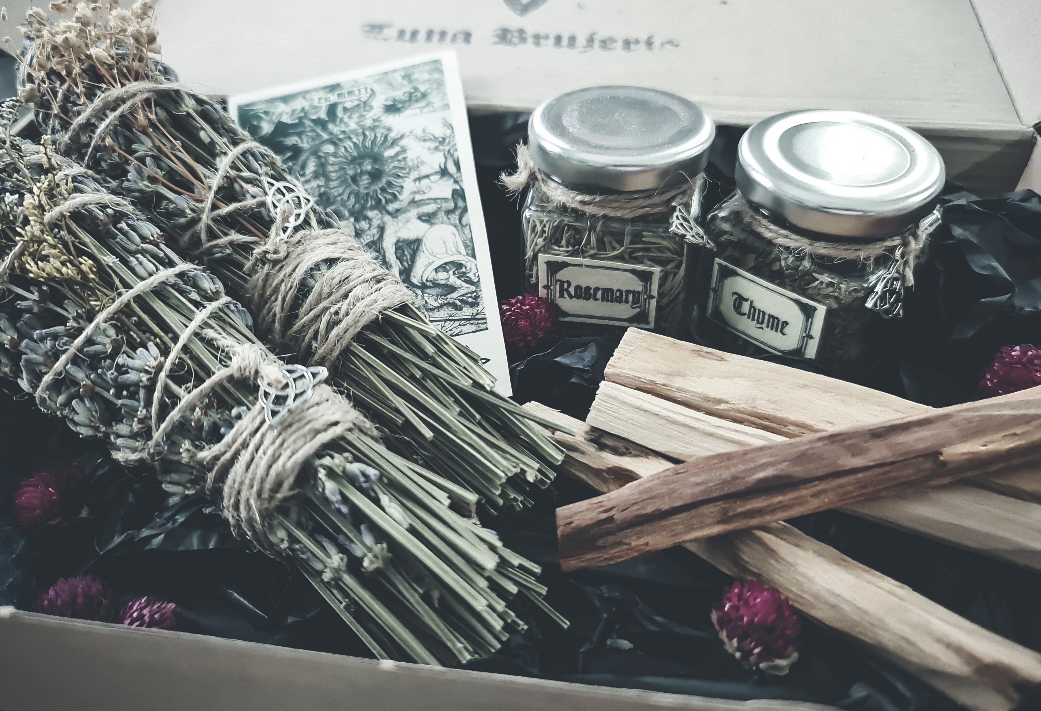 Witte salie met lavendel smudge sticks | Marga Jacobs
