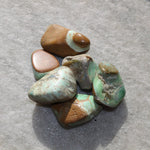 Adamiet trommelstenen – curated crystal by Marga Jacobs | rust, symboliek en intuïtieve zelfzorg