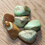 Adamiet trommelstenen – curated crystal by Marga Jacobs | rust, symboliek en intuïtieve zelfzorg