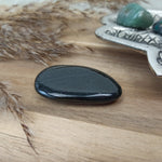 Aegirien handstenen – curated crystal by Marga Jacobs | rust, symboliek en intuïtieve zelfzorg