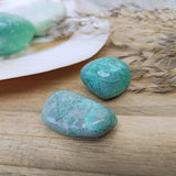 Ajoïet trommelstenen – curated crystal by Marga Jacobs | rust, symboliek en intuïtieve zelfzorg