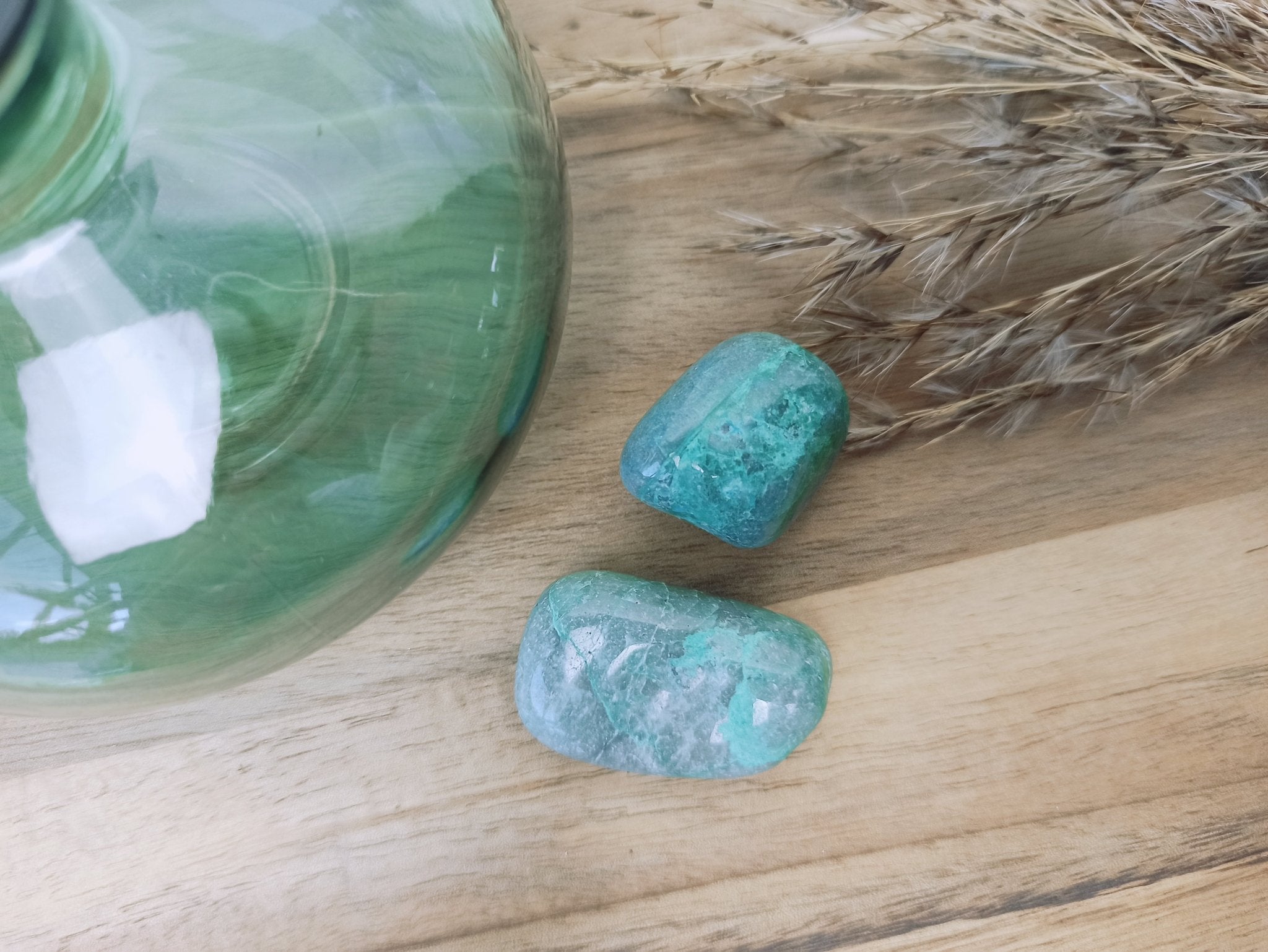 Ajoïet trommelstenen – curated crystal by Marga Jacobs | rust, symboliek en intuïtieve zelfzorg