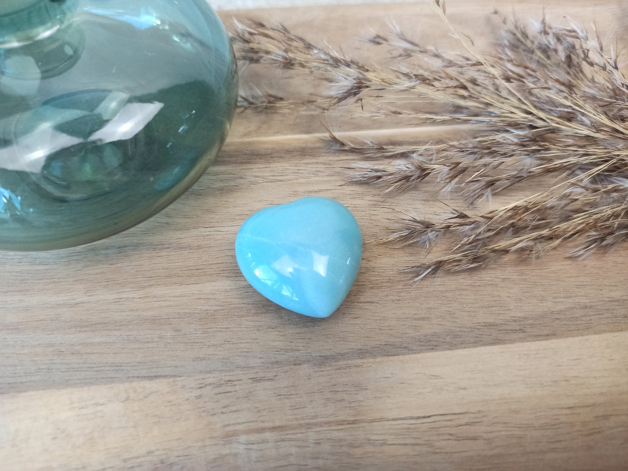 Amazoniet hart | 3 cm – curated crystal by Marga Jacobs | rust, symboliek en intuïtieve zelfzorg