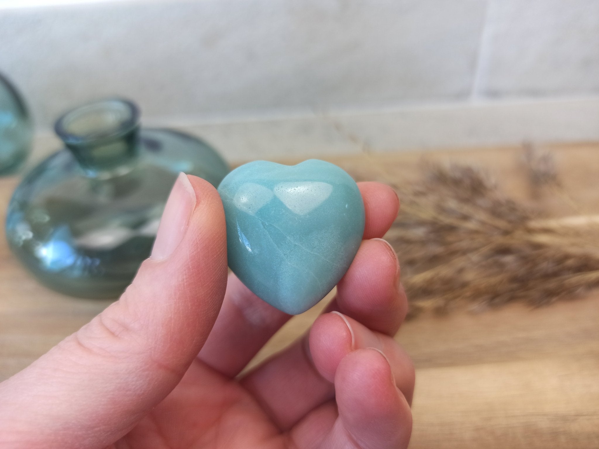 Amazoniet hart | 3 cm – curated crystal by Marga Jacobs | rust, symboliek en intuïtieve zelfzorg