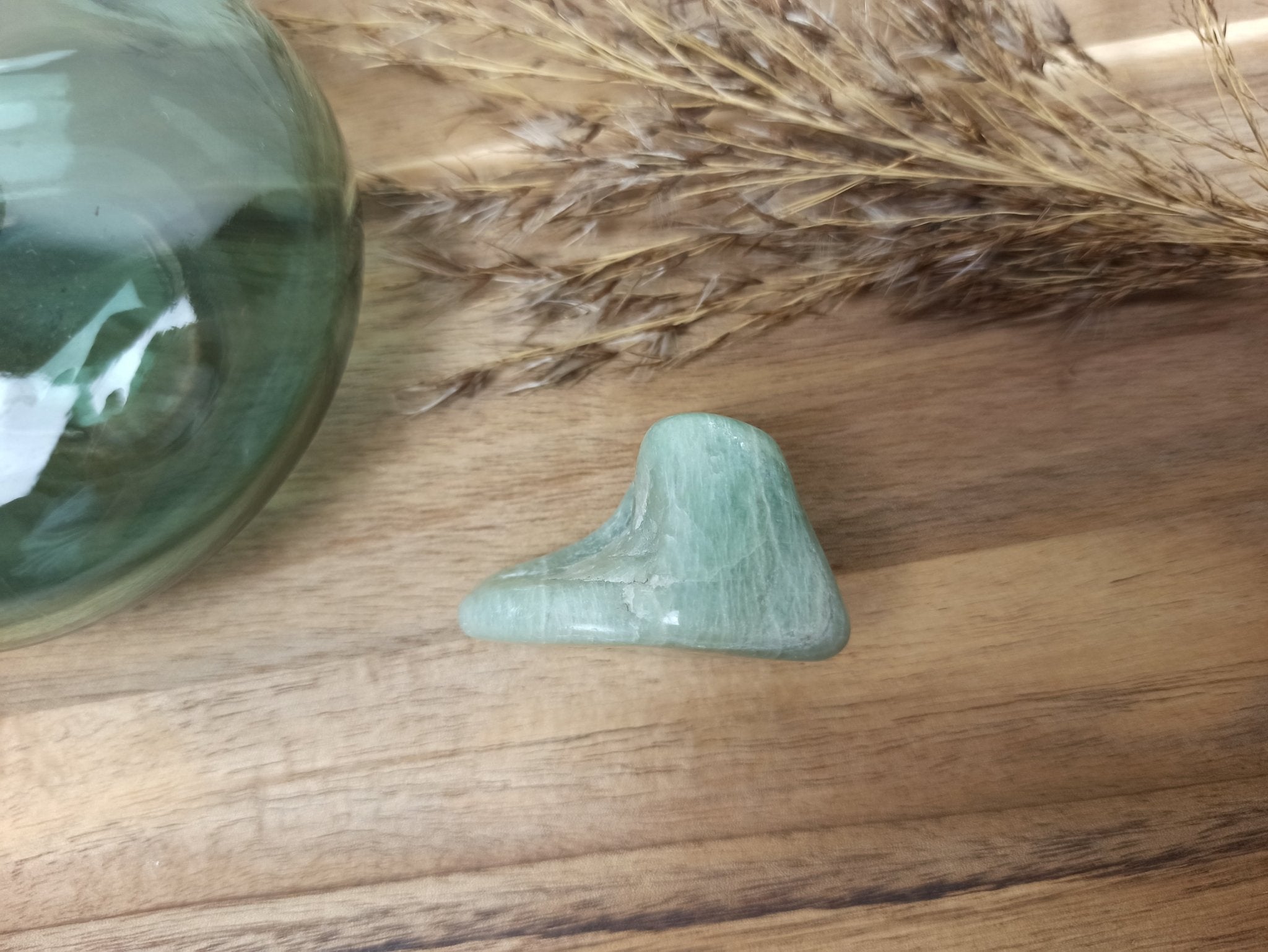 Amazoniet trommelstenen – curated crystal by Marga Jacobs | rust, symboliek en intuïtieve zelfzorg