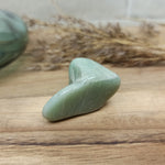 Amazoniet trommelstenen – curated crystal by Marga Jacobs | rust, symboliek en intuïtieve zelfzorg