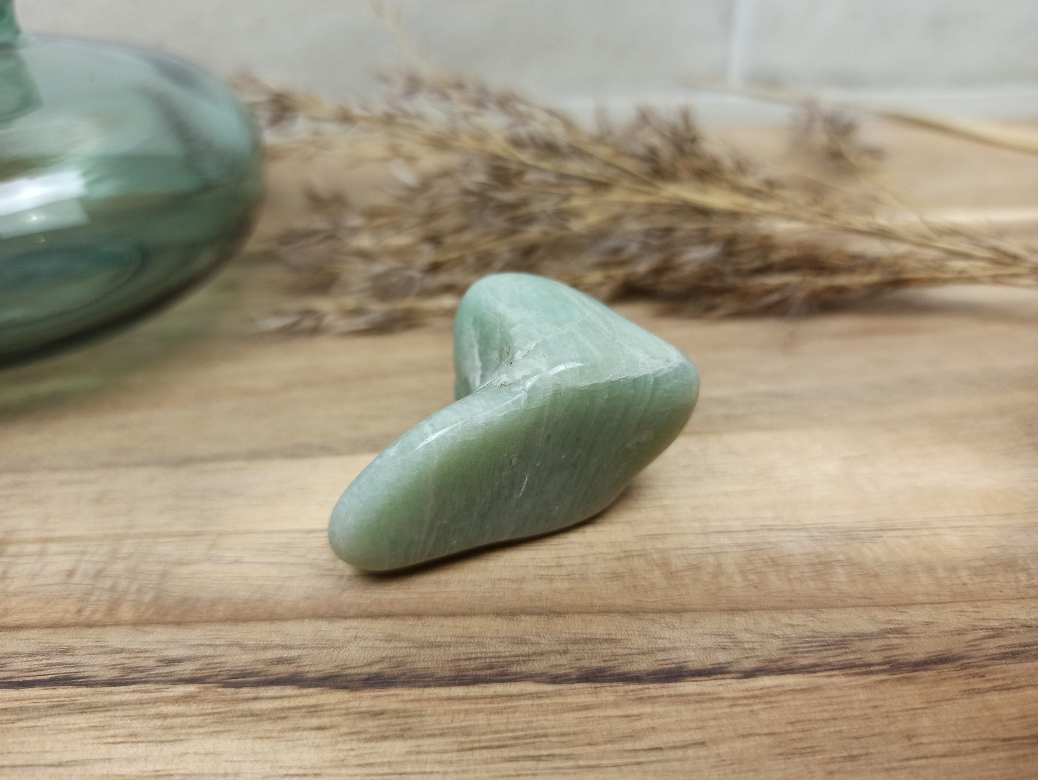 Amazoniet trommelstenen – curated crystal by Marga Jacobs | rust, symboliek en intuïtieve zelfzorg