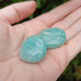 Amazoniet trommelstenen – curated crystal by Marga Jacobs | rust, symboliek en intuïtieve zelfzorg