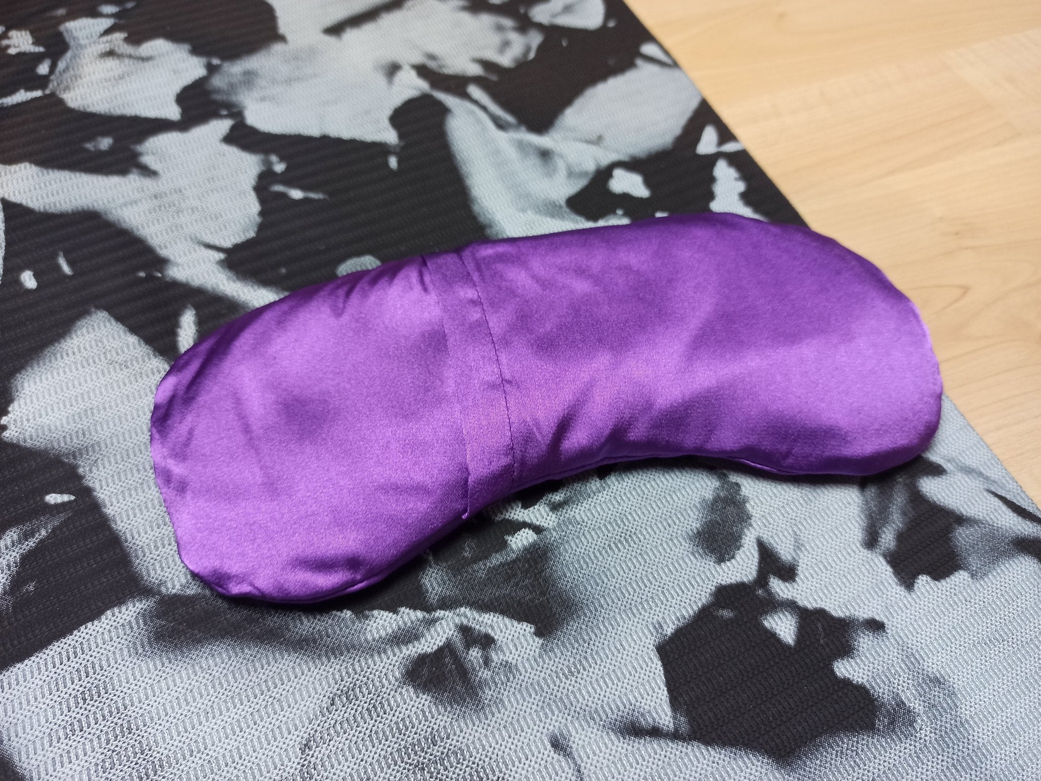 Amethist Yoga Gems Meditatie Oogkussen – curated crystal by Marga Jacobs | rust, symboliek en intuïtieve zelfzorg