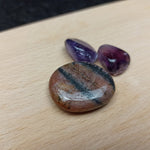 Andalusiet handstenen – curated crystal by Marga Jacobs | rust, symboliek en intuïtieve zelfzorg