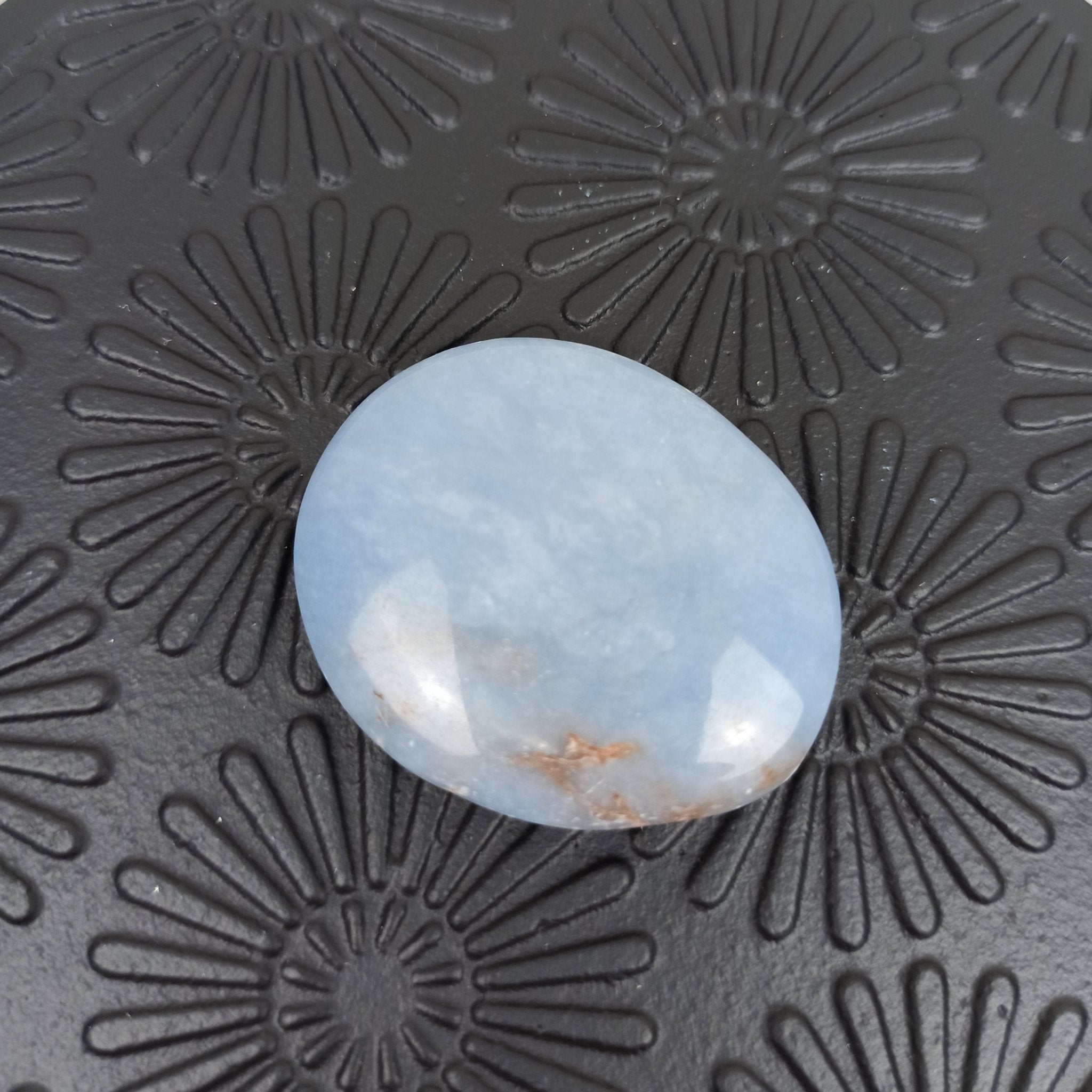 Angeliet trommelstenen – curated crystal by Marga Jacobs | rust, symboliek en intuïtieve zelfzorg