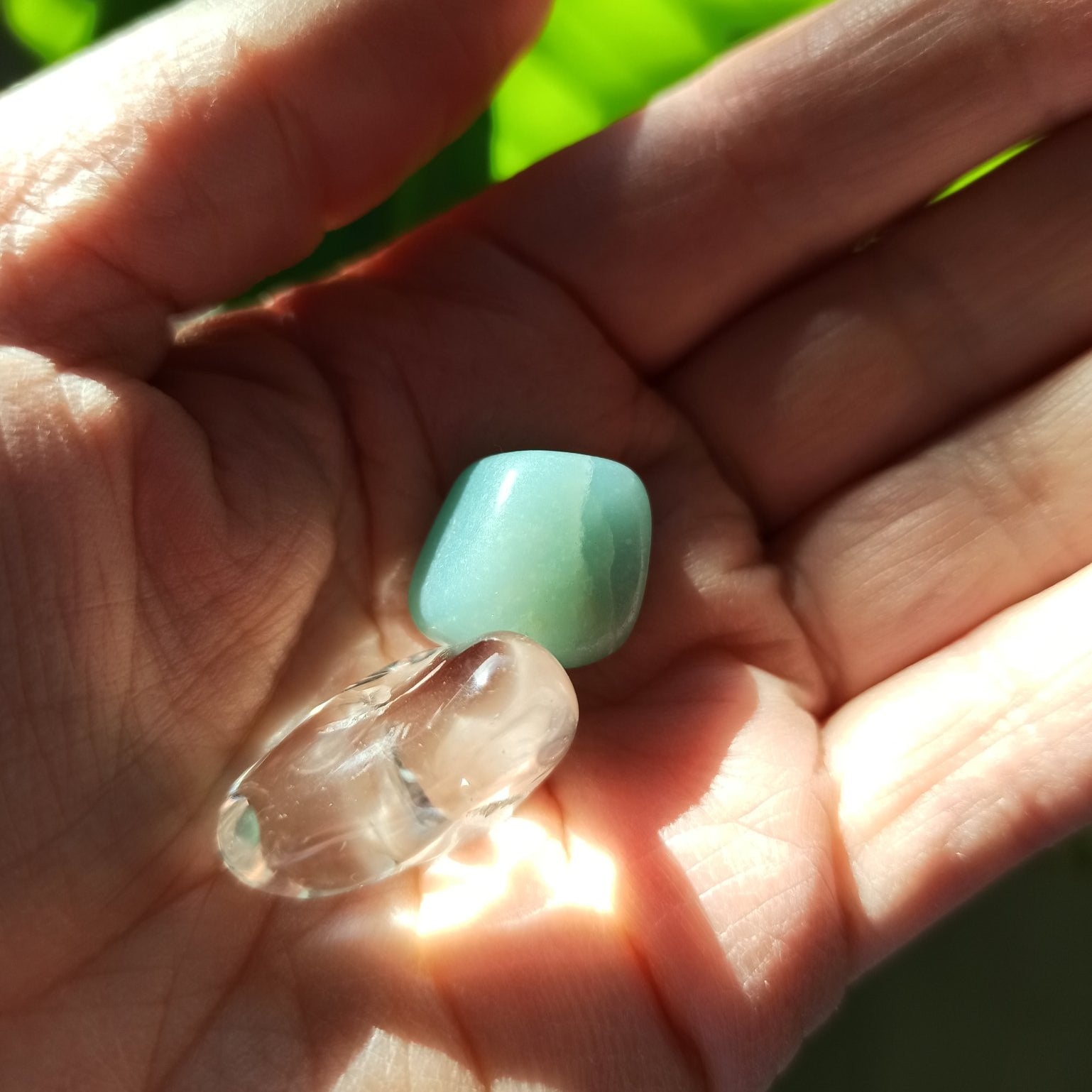 Anti - puistjes edelsteenwaterset – curated crystal by Marga Jacobs | rust, symboliek en intuïtieve zelfzorg